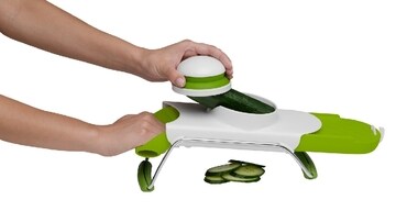 Chef'n Pull'N Slice™ Mandoline - Arugula/Meringue