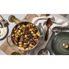 Le Creuset Signature Round Casserole Dutch oven 28cm, Thyme Gold Knob