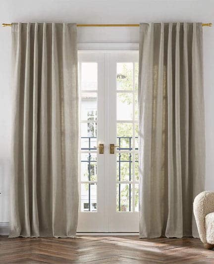 cat-bedroom-windowCurtain.jpg