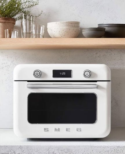 cat-dine-smeg.jpg