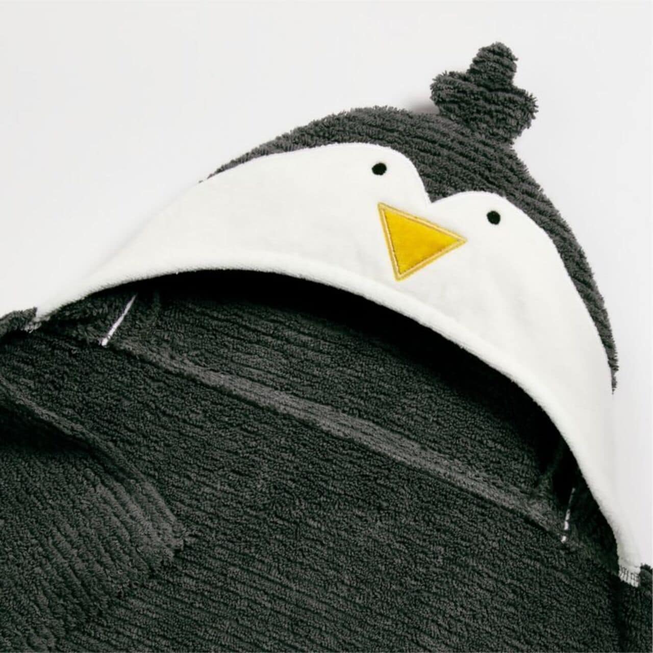 679322_CNB PenguinOrgHoodedBbTowelROF22