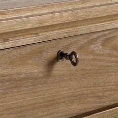 خزانة ب7 أدراج من خشب البلوط باللون البني من تشكيلة كالدويل من جيك أرنولد