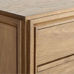 خزانة ب7 أدراج من خشب البلوط باللون البني من تشكيلة كالدويل من جيك أرنولد