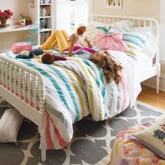 550328_CNB JLBed_SherbertBedding_GyMagicCarpet_Sp2013